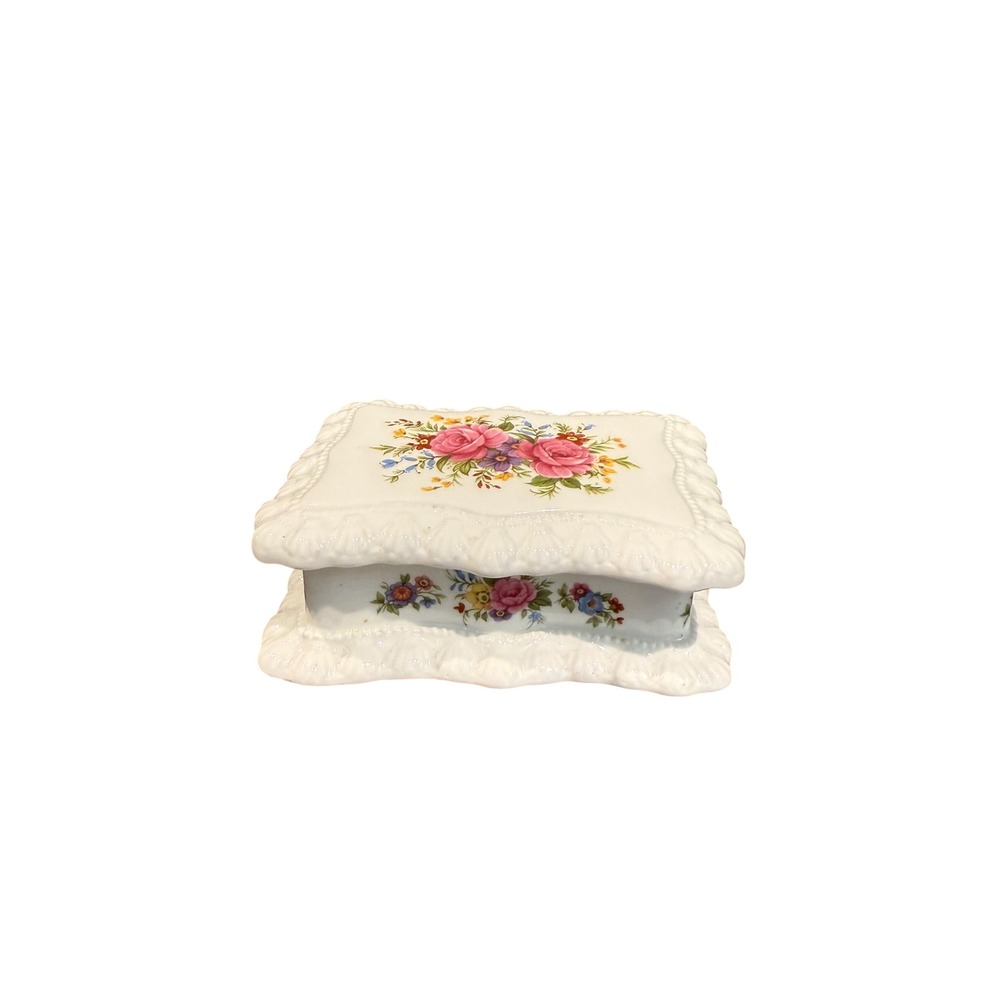 Elizabethan Fine Bone China Trinket Box Floral Hand Decorated England Ruffled